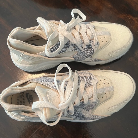 NIKE AIR HURACHE SNEAKERS SZ 7 - Picture 3 of 8